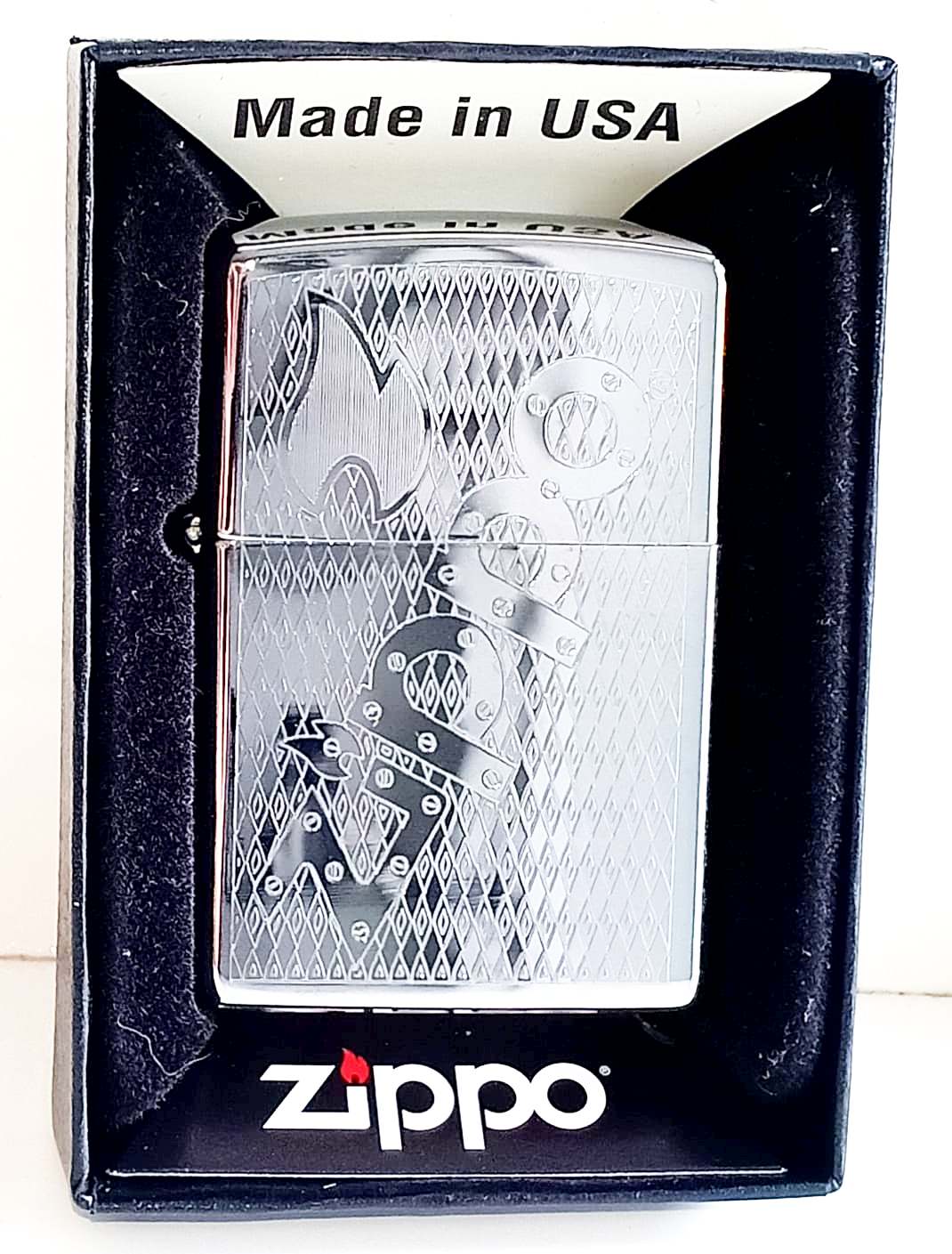 Zippo bong trang khac 1 mat chu Zippo Z707